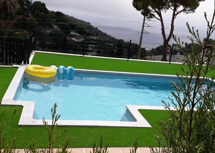 Sea-View Cozy Aptm W Amazing Pool & Trampoline For Kids!